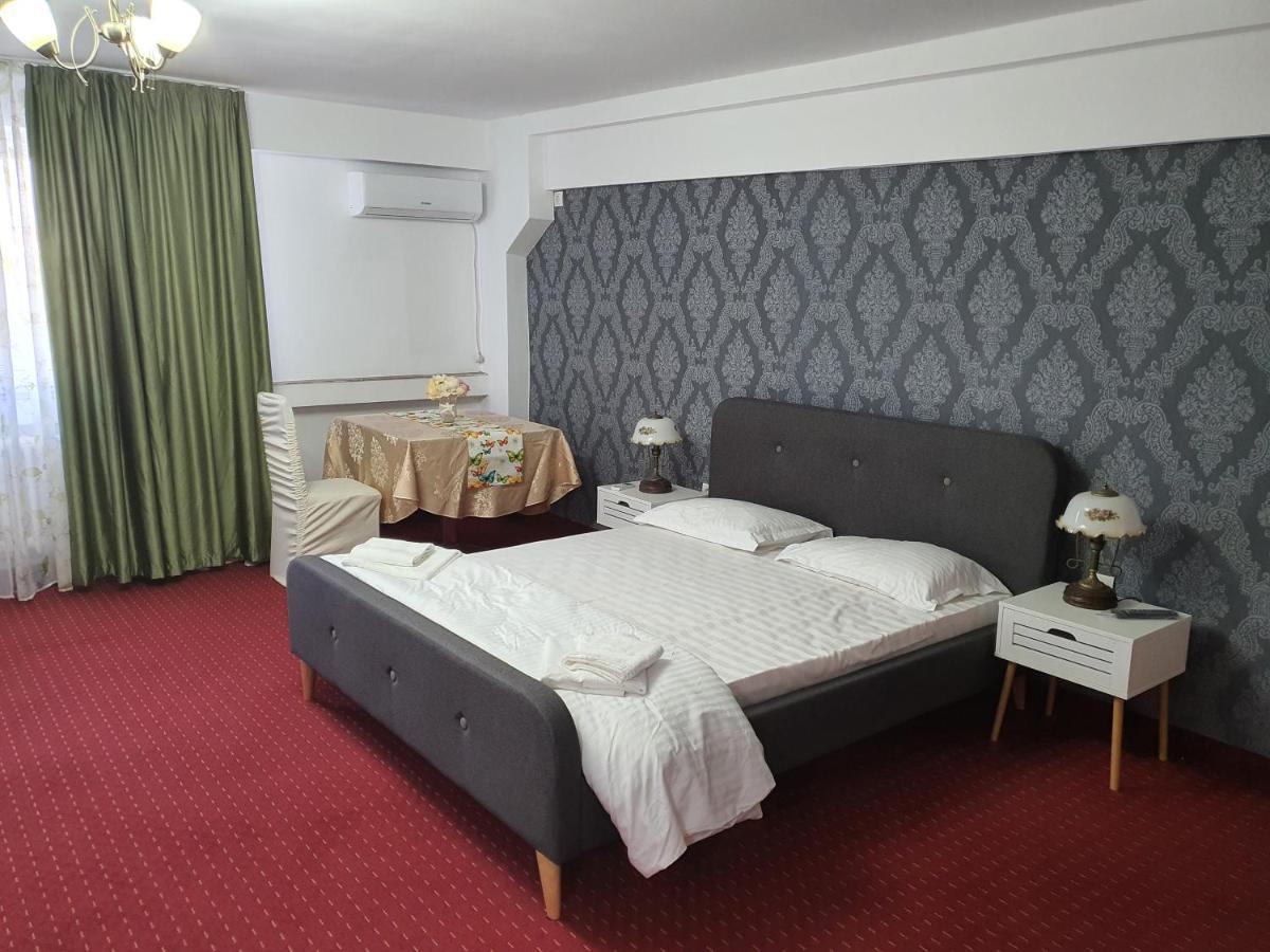 Bon Ton Residence Дробета-Турну Северин Екстериор снимка