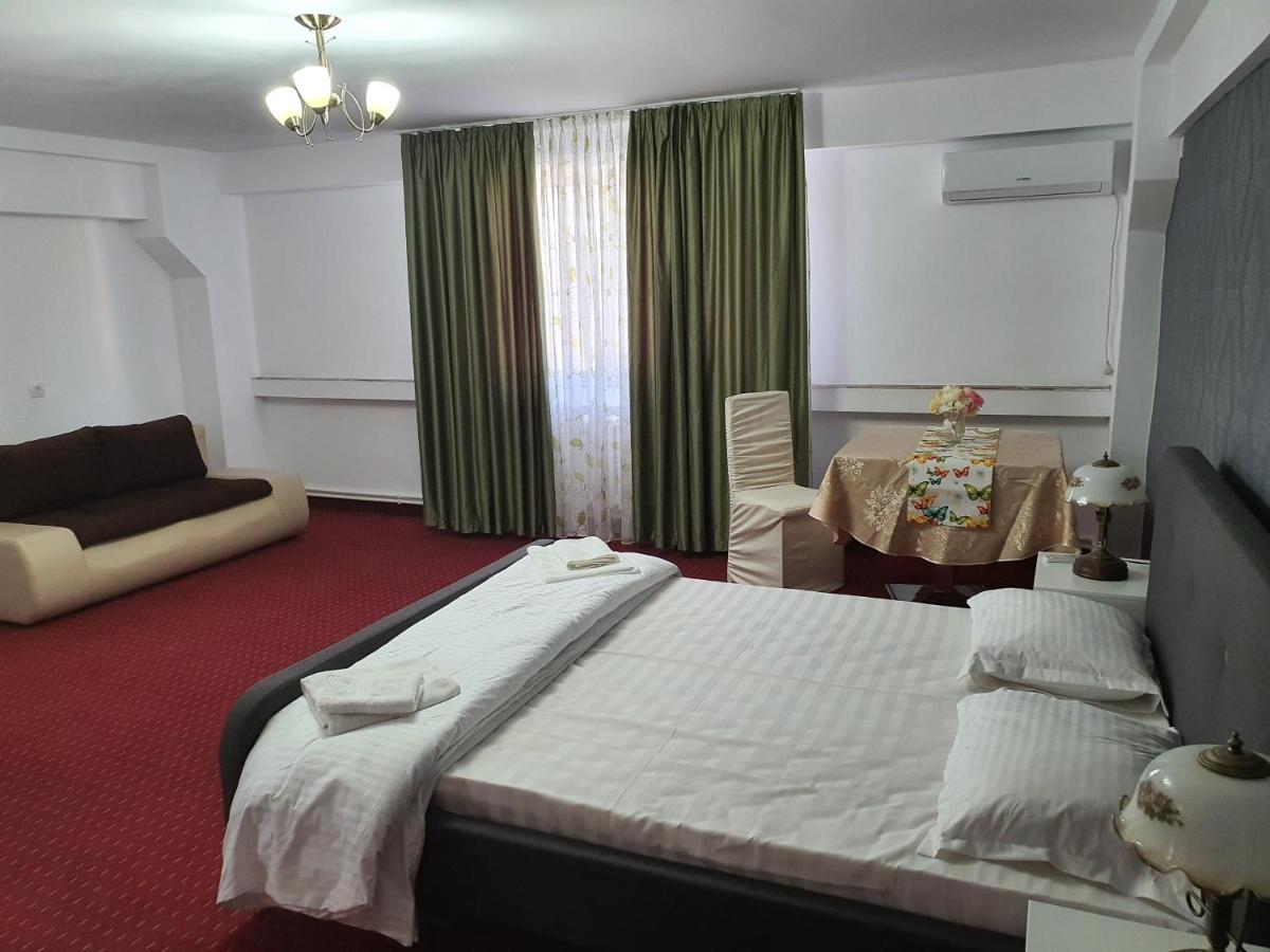 Bon Ton Residence Дробета-Турну Северин Екстериор снимка