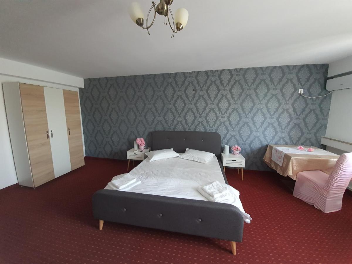 Bon Ton Residence Дробета-Турну Северин Екстериор снимка